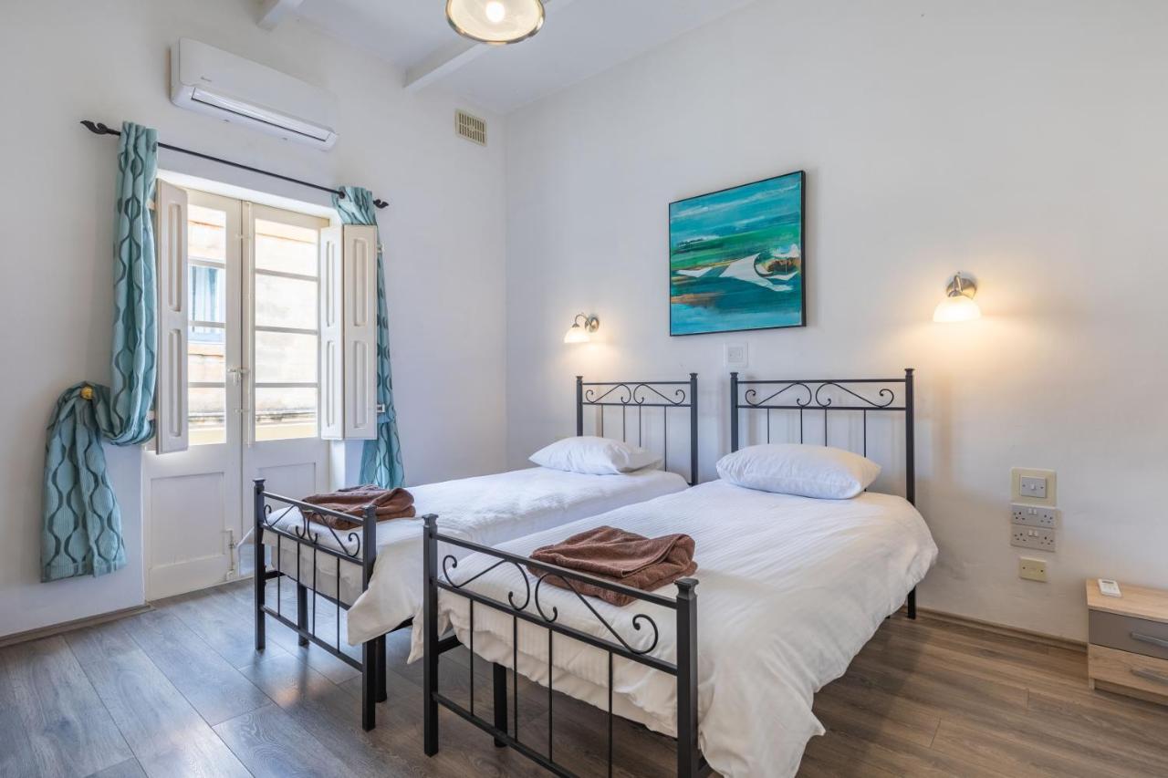 Charming Duplex Apartment In The Centre Of Sliema Ngoại thất bức ảnh